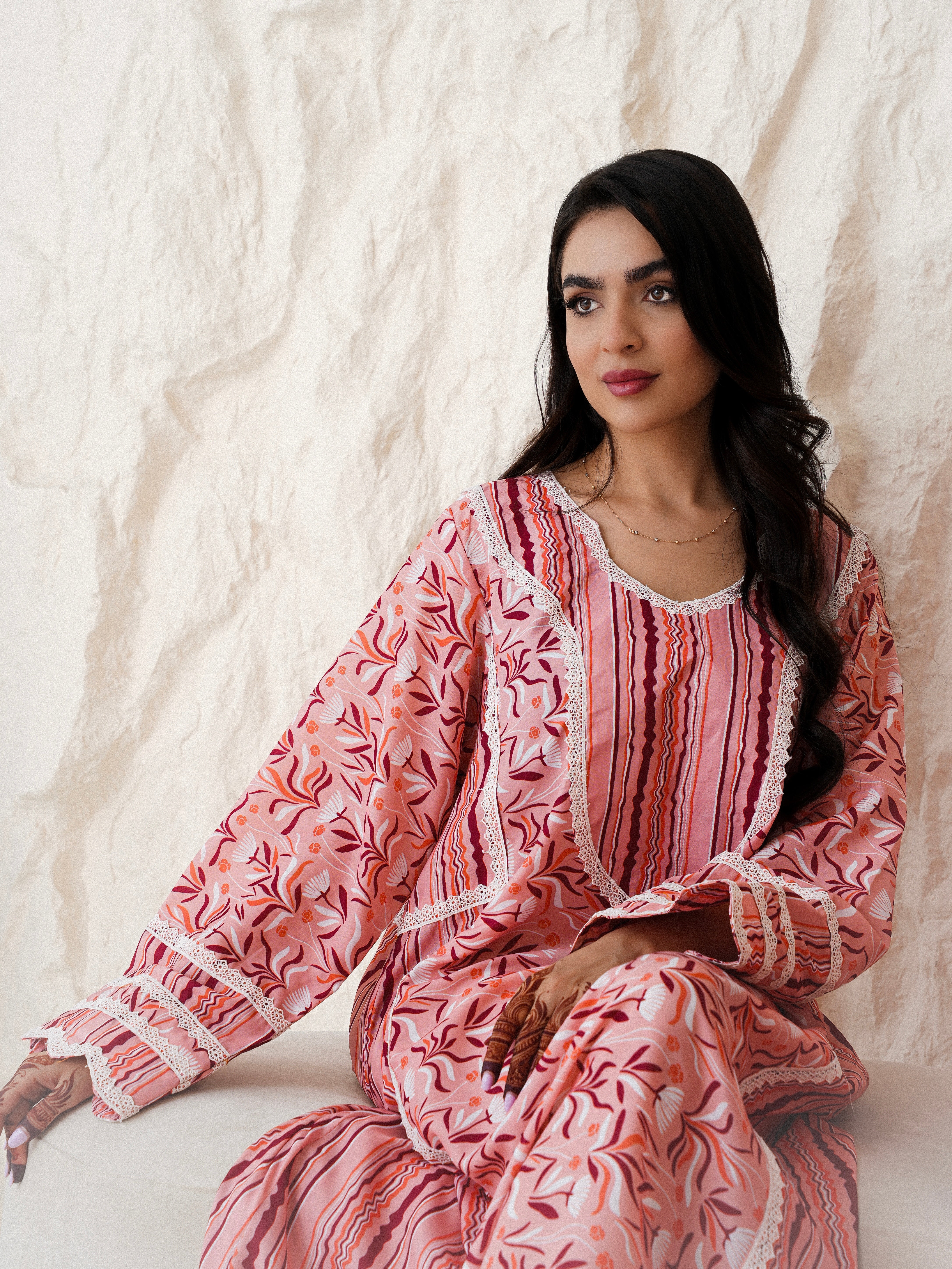Rosé Harmon Jalabyia