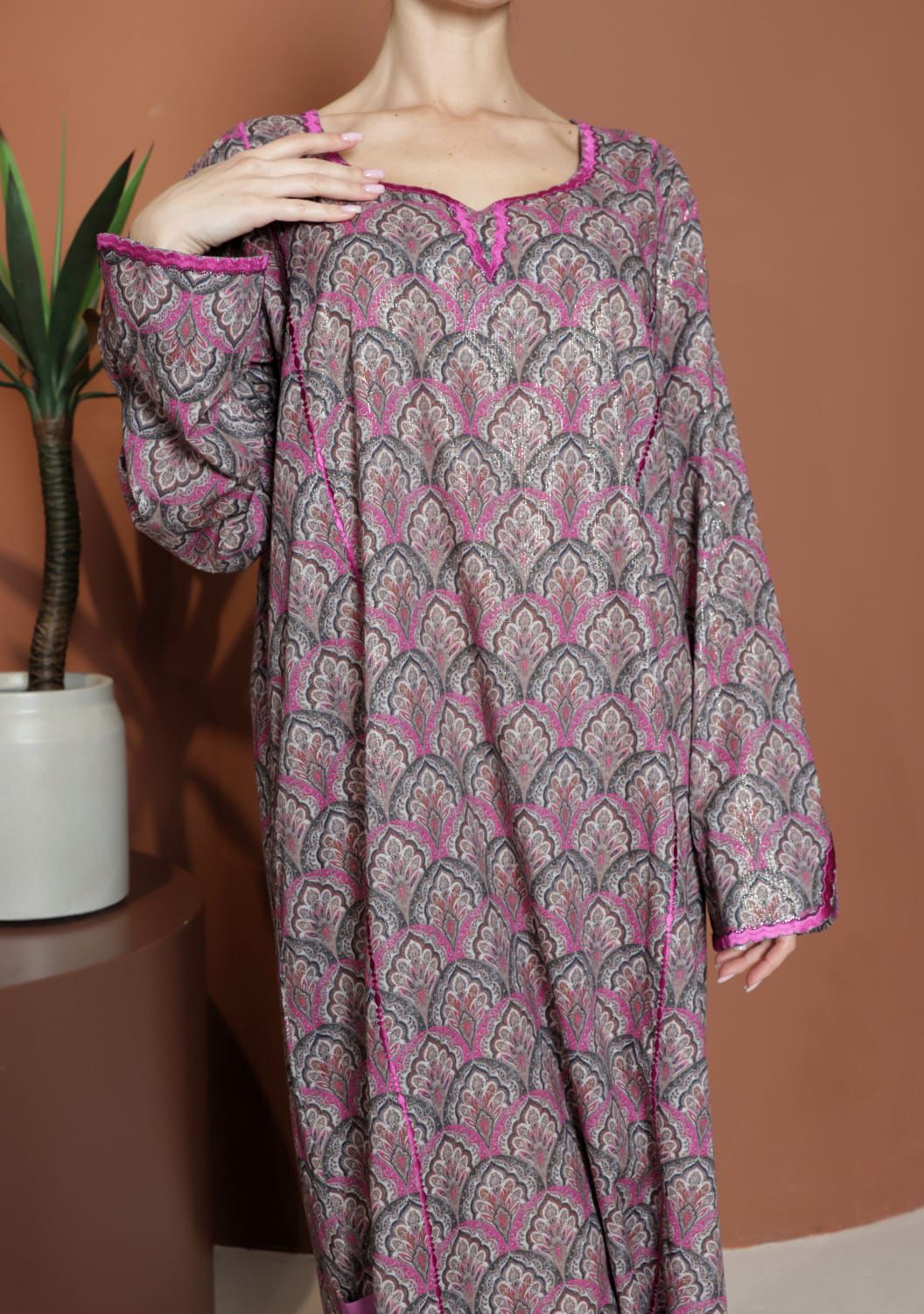 Pink Zari Glow Jalabiya