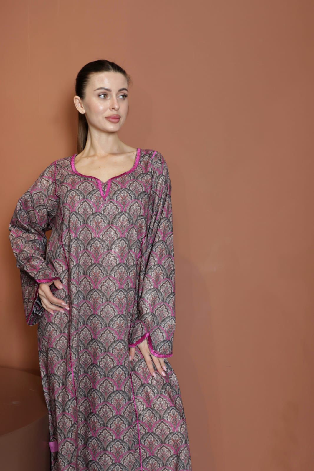 Pink Zari Glow Jalabiya