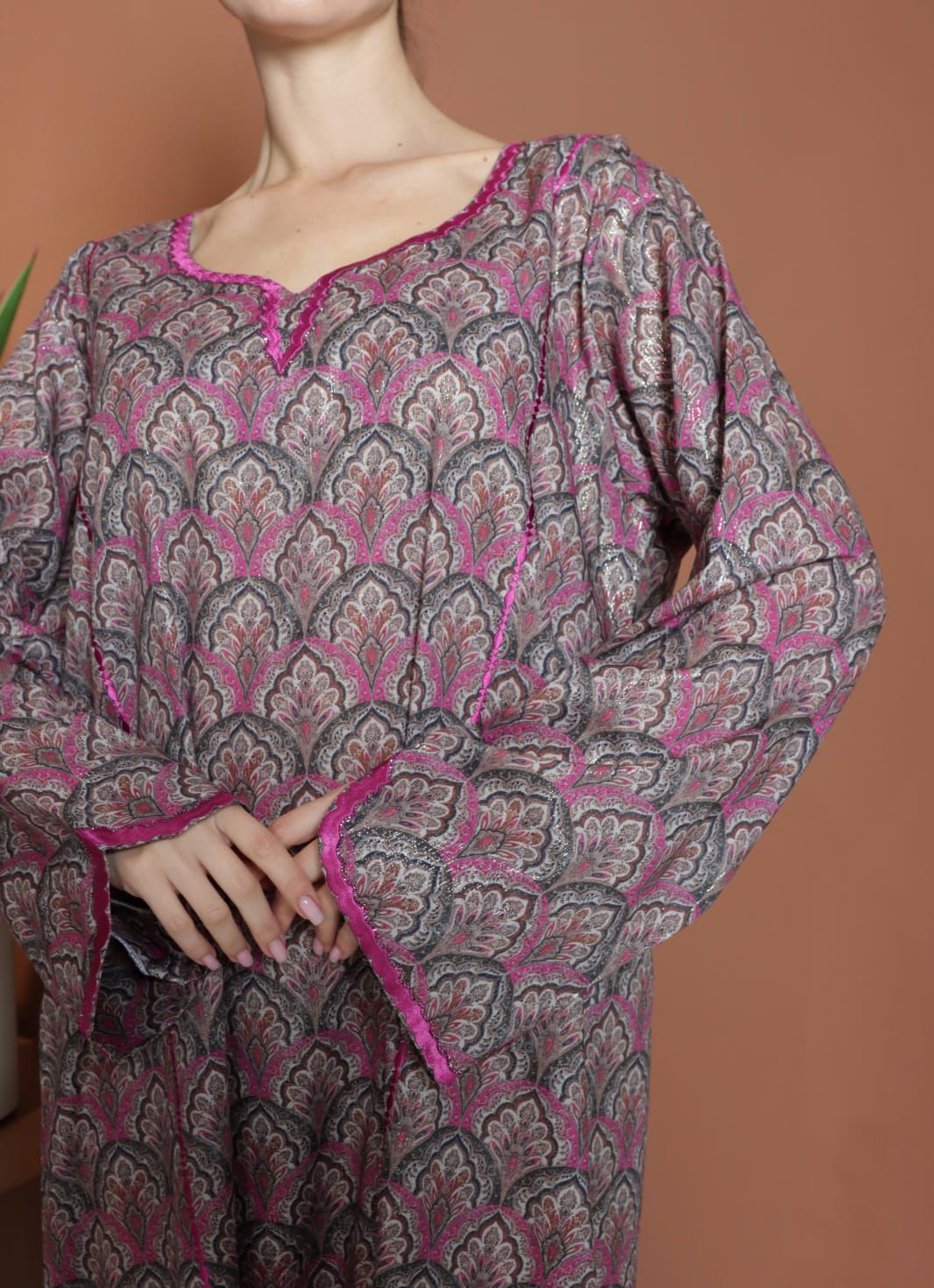 Pink Zari Glow Jalabiya